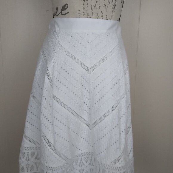 Talbots | White Cotton Lace  Patterned Flared Skirt |  Size 4 - Picture 4 of 10